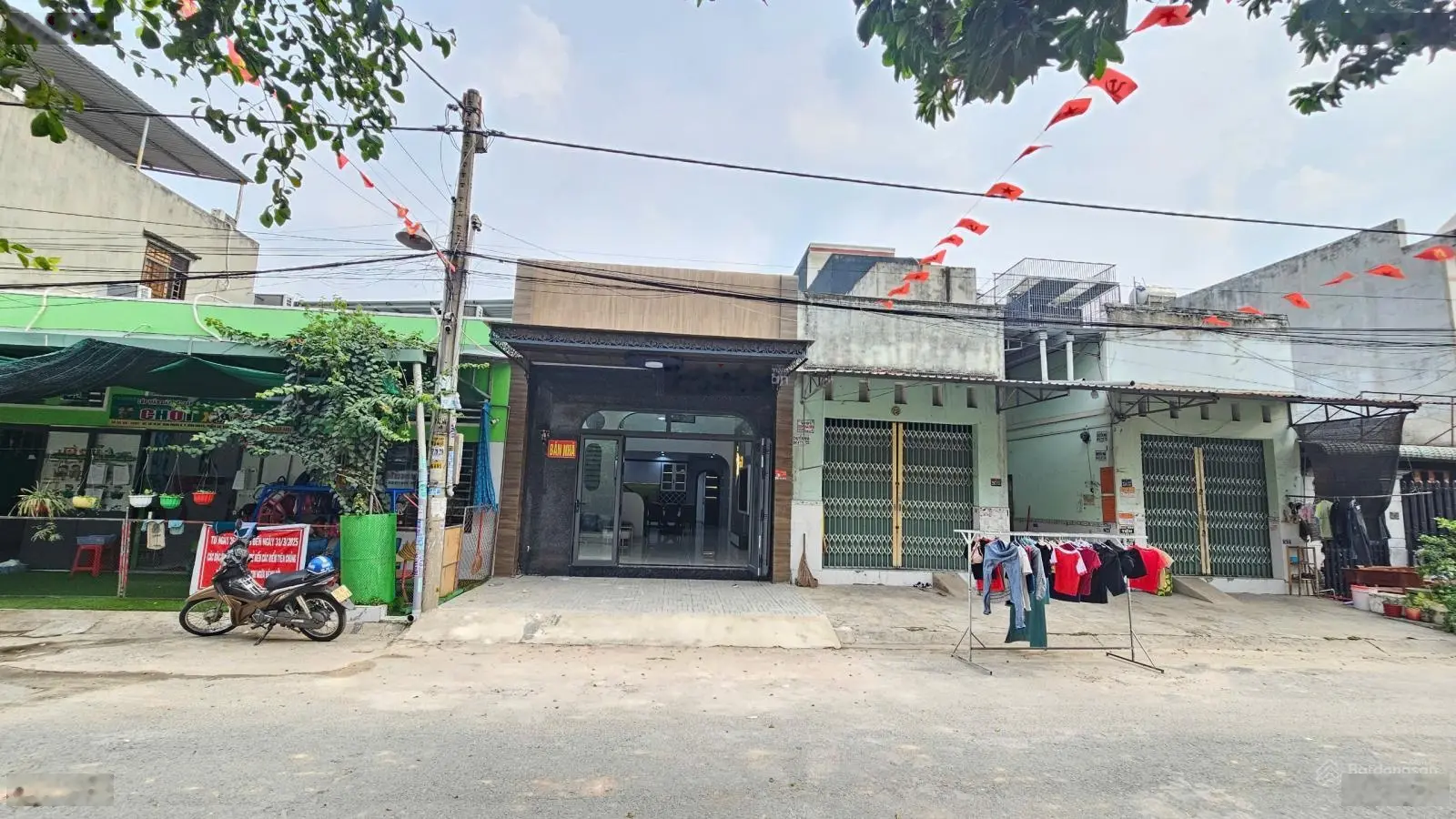 Bán nhà 82.5m2 ngang 5m có phòng ngủ dưới, KDC ngay chợ Phú Phong, P. Bình Chuẩn, TP. Thuận An