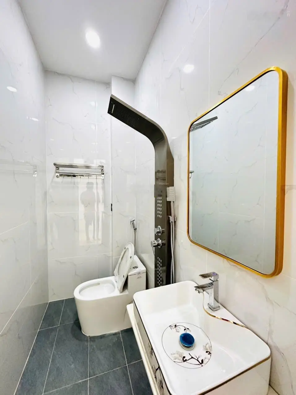 Nhà phố 4m x 15m.Xây 1 lửng 2 lầu full nội thất hẻm 8m gần mặt tiền đường Lâm Thị Hố
