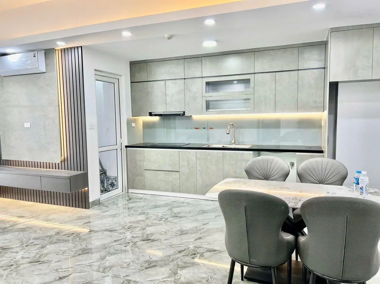 Chính chủ cần bán gấp căn hộ ct7 dương nội dt 81m2 full nội thất đẹp giá 3 tỷ xy