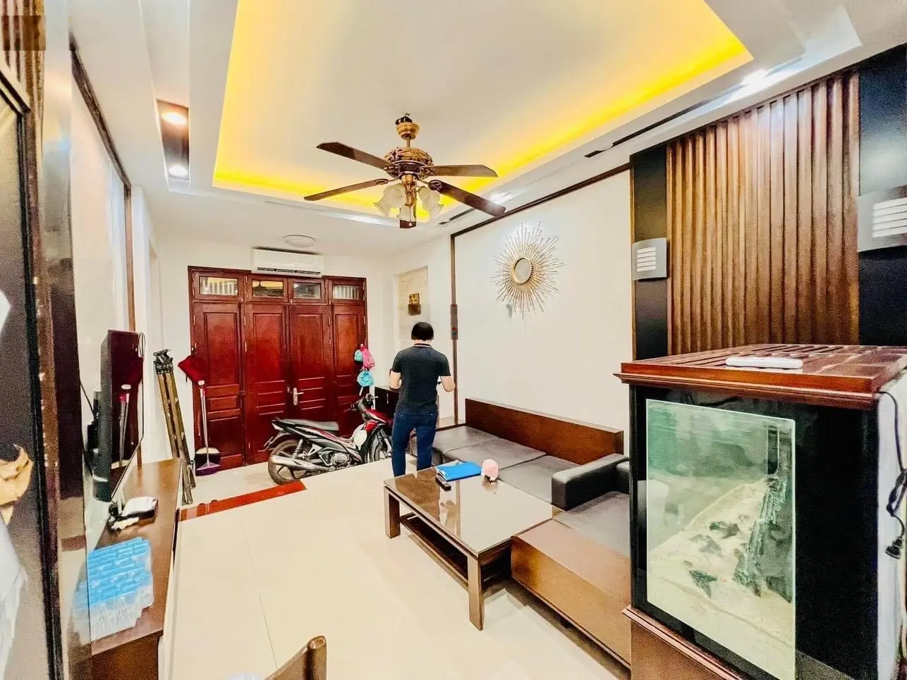 Bán gấp căn Lý Thái Tổ, p10, Quận 10 ngay mặt tiền hai bên, LH 0766372521 xem nhà