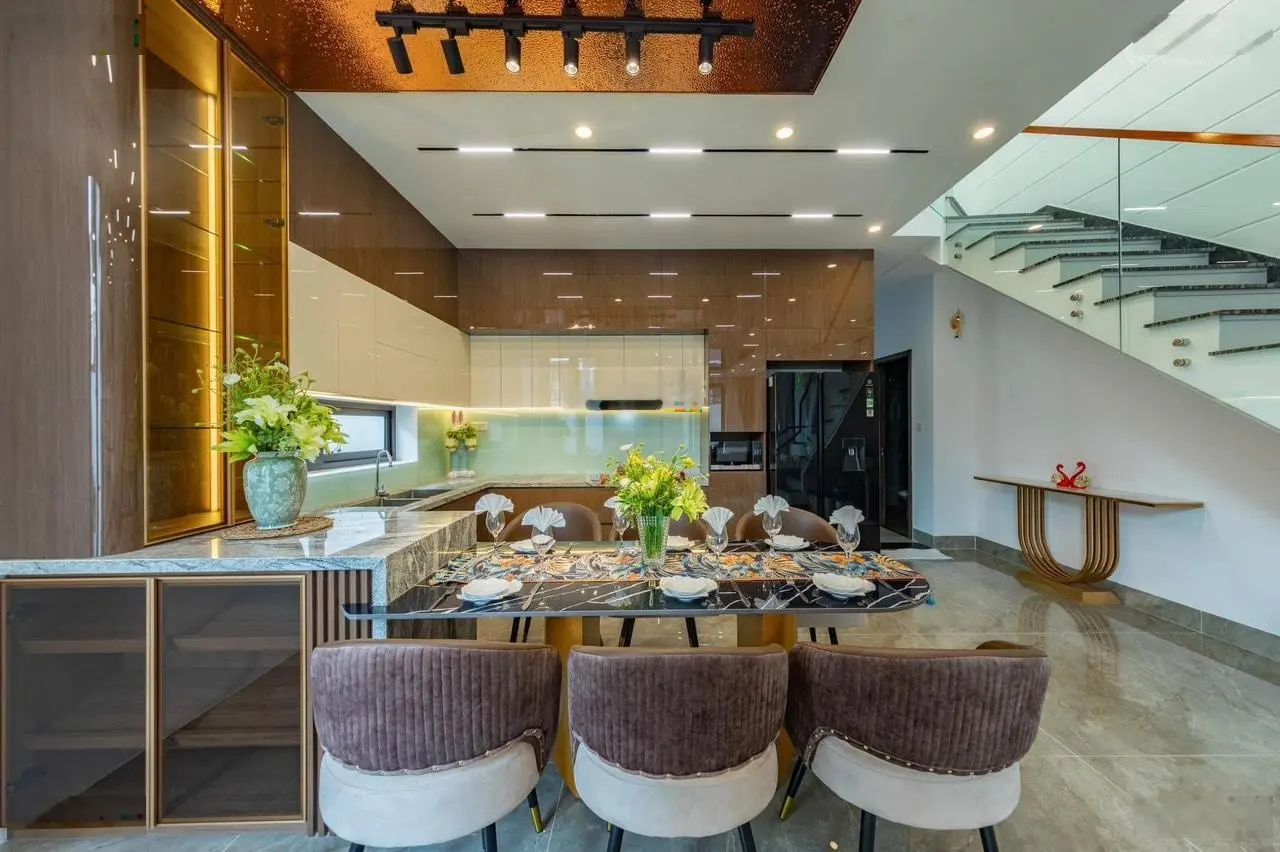 Villa 2 mặt tiền siêu đẳng cấp khu Hải Châu - nét tinh tế đẳng cấp riêng biệt, dòng tiền ổn định