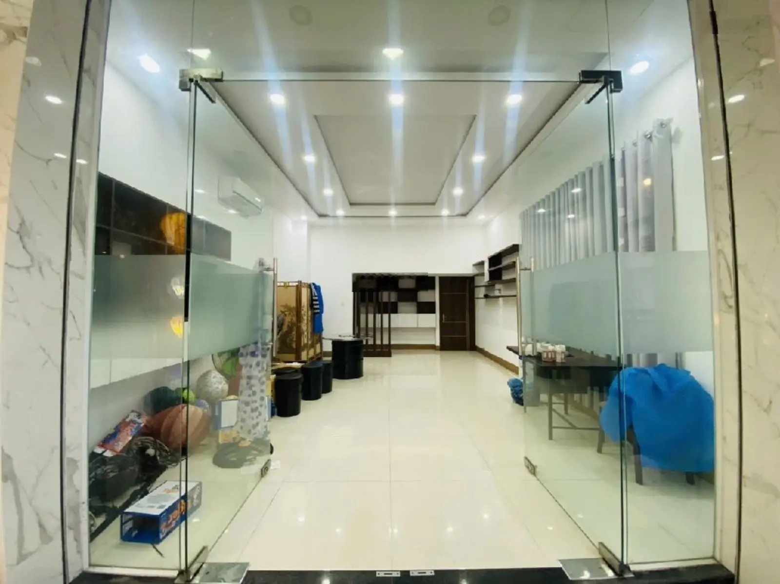 Bán nhà 3 tầng đường Chính Hữu lô góc kẹp kiệt, DT 130m2, ngang 5m, ngay phố du lịch, giá 14 tỷ5 TL