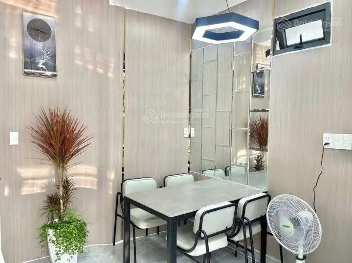 Nhà thay áo mới - 3 mặt Xô Viết Nghệ Tĩnh, P. 25, Q. Bình Thạnh - 40m2 (4x8) - 5 tầng - 3 PN + 4 WC