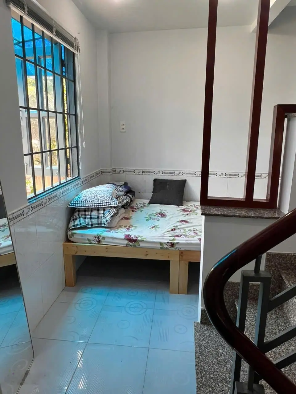 Nhà 1 trệt 2 lầu hẻm đường 40, P. Linh Đông, Thủ Đức DT 20m/2.5 tỷ.