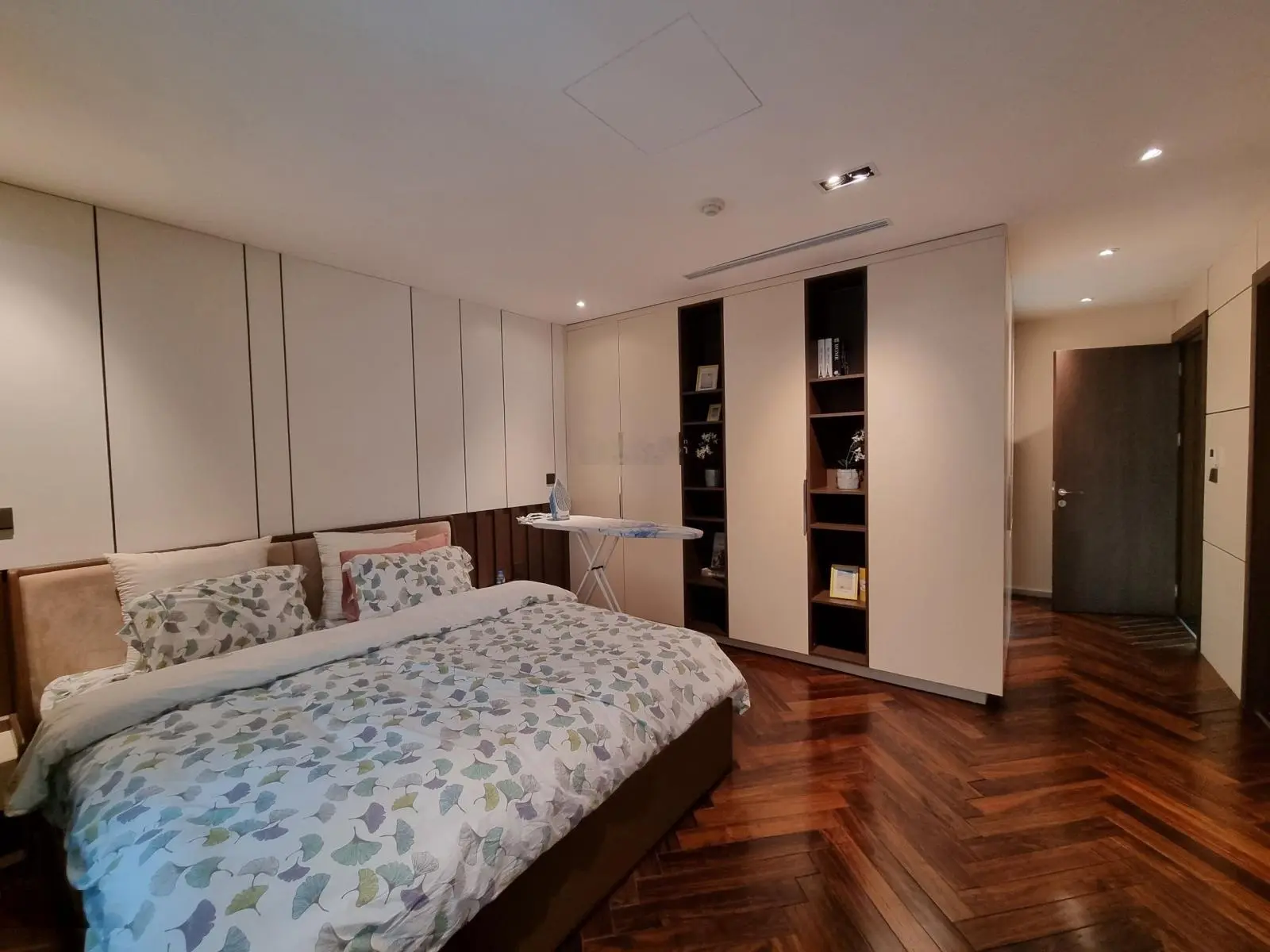 Cần bán căn penthouse 591m2 góc vip nhất Lancaster Núi Trúc View Hồ Tây
