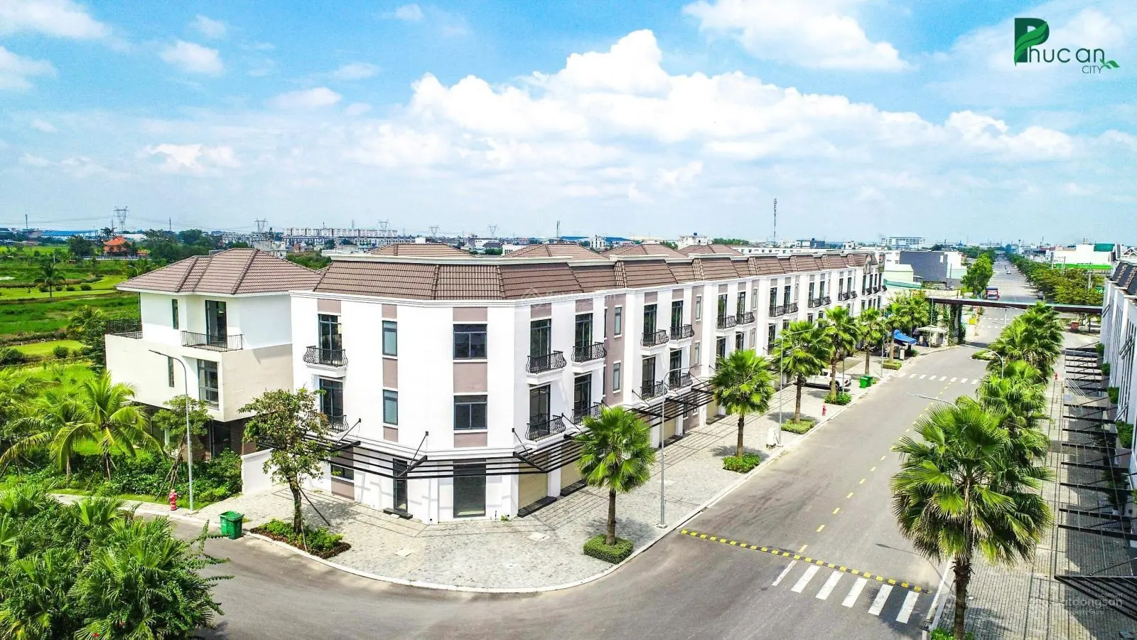 Chủ gửi bán gấp lô góc nằm ngay đầu cổng vào Solar City 8*17m, 4 tỷ còn TL, 0979866660