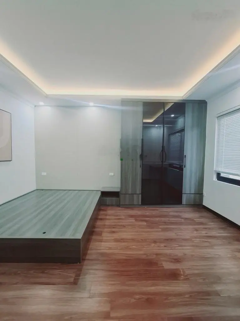 Siêu phẩm Nguyễn Văn Cừ, full nội thất , cách phố vài bước chân. Giá nhỉnh 6tỉ