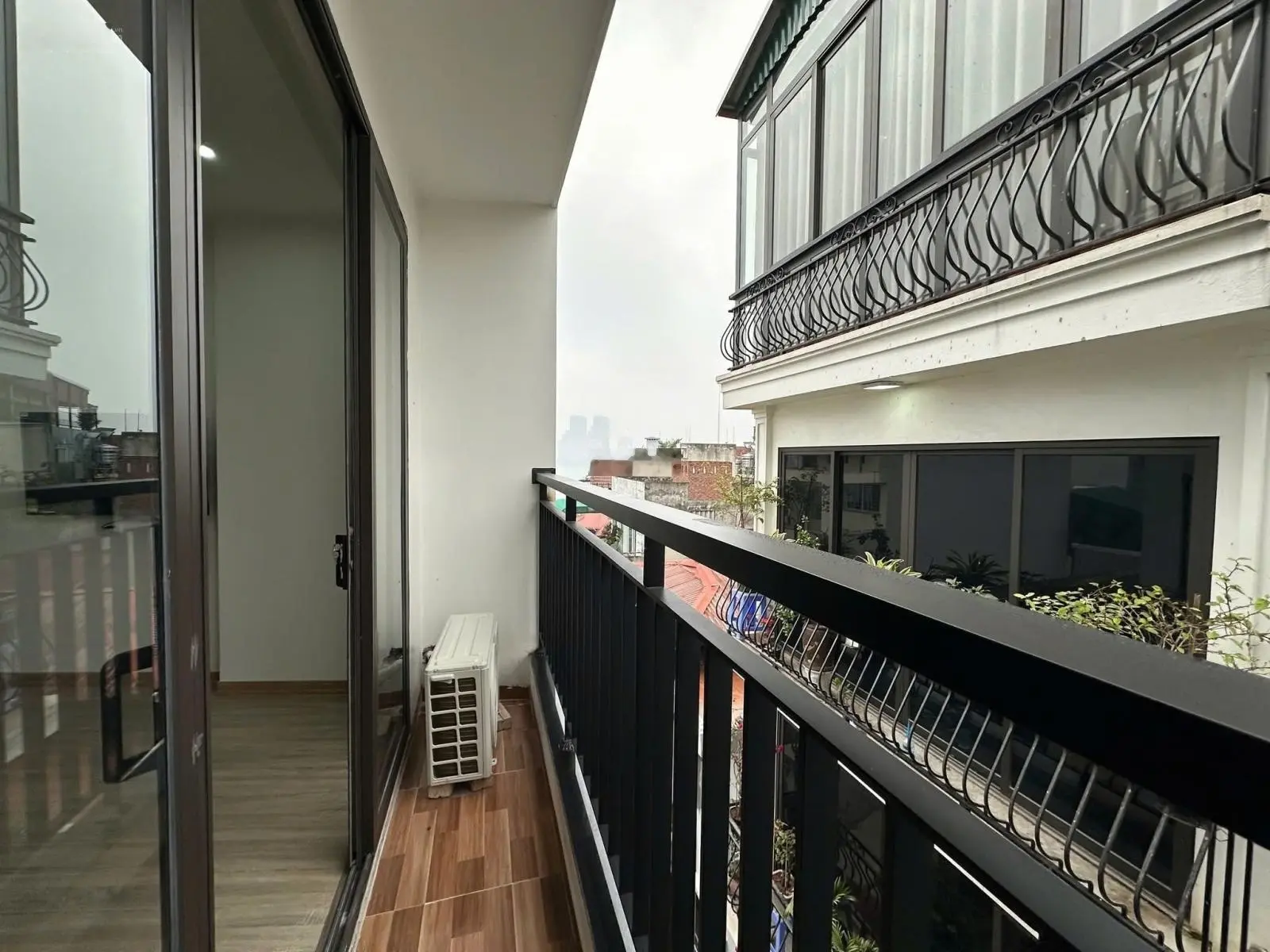Hot! bán nhà 7 tầng - thang máy - 24 căn hộ full nội thất - 7 chỗ vào nhà - xuân la - giá 27.9 tỷ