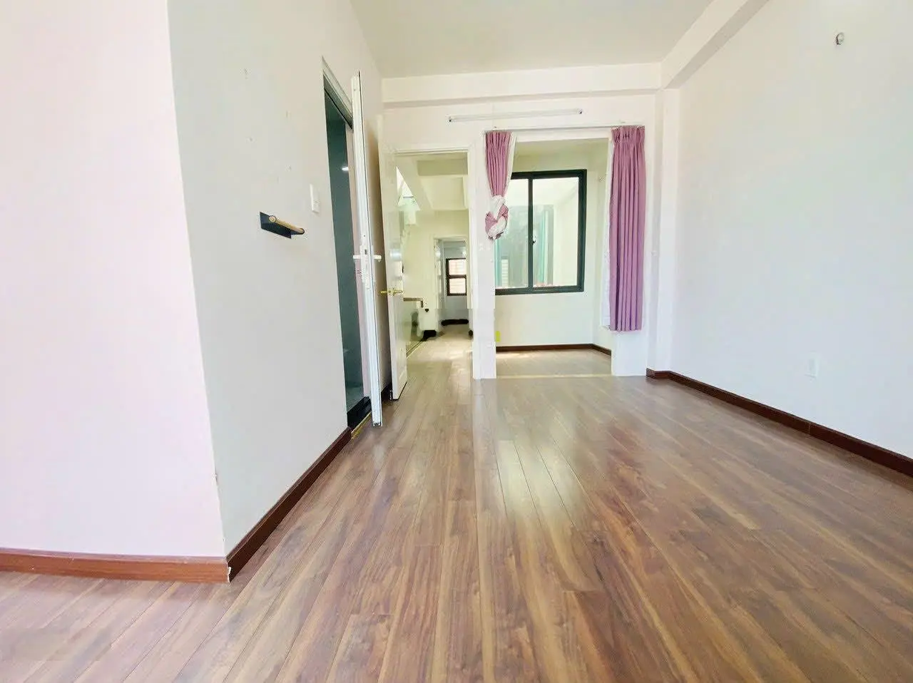Biệt thự Châu Âu 4 tầng Lê Quang Định, xe hơi ngủ trong nhà, P7, Bình Thạnh