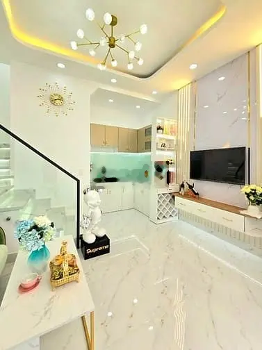 Nhà đẹp 2 lầu có sổ hồng, gần chợ gần quận 7