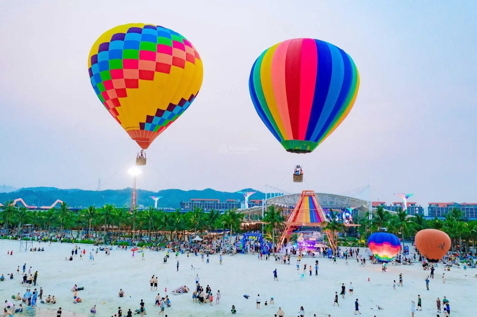 Đất trục thông biển, view quảng trường biển, cạnh nhà hàng 5 sao, DT 87,5m2,sổ đỏ, giá 3,6 tỷ