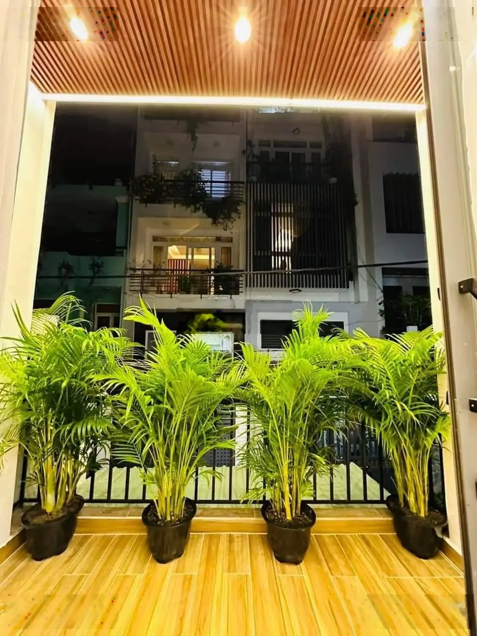 Kẹt tiền bán gấp nhà đường Đội Cung, Quận 11. Giá 2tỷ600. Hẻm xe hơi. Sổ hồng riêng. Sang tên ngay