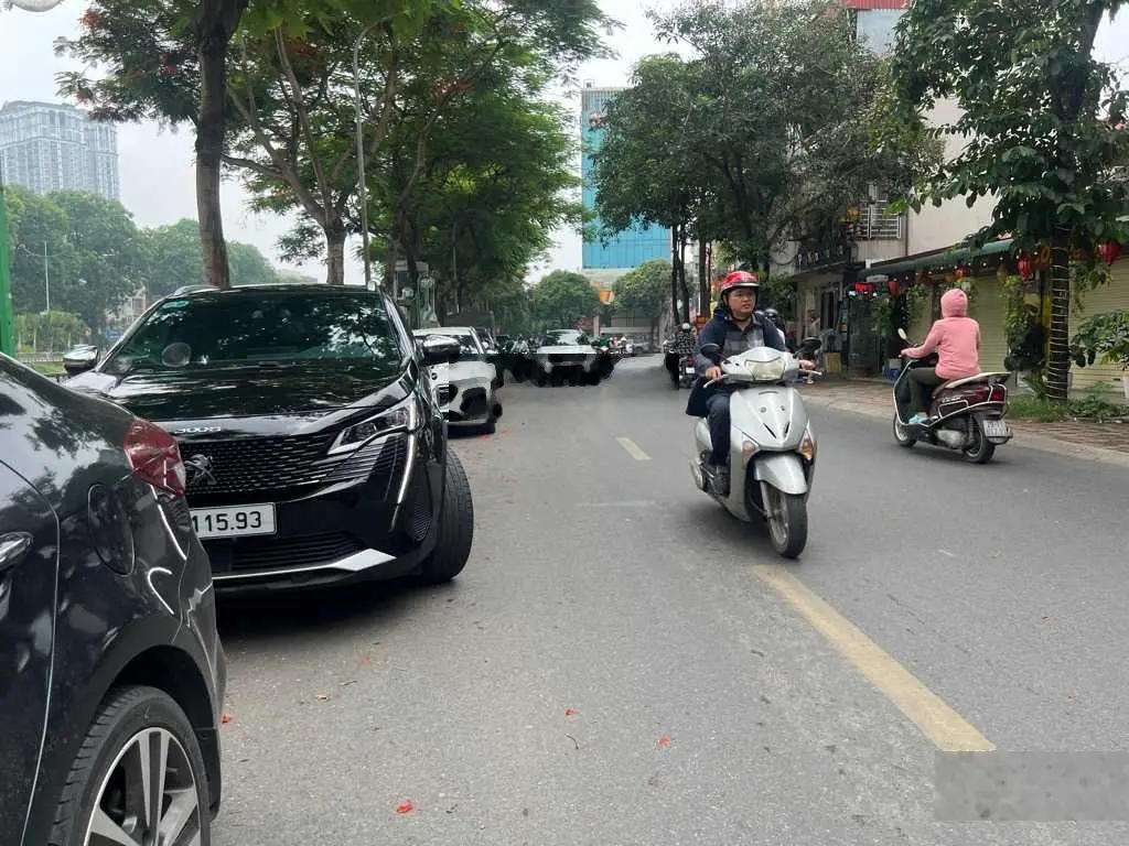 BÁN NHÀ 2 MẶT PHỐ Q. CẦU GIẤY, VỈA HÈ 5M, Ô TÔ ĐỖ CỬA NGÀY ĐÊM, KINH DOANH, 41,2 M2, GIÁ 16,5 TỶ.