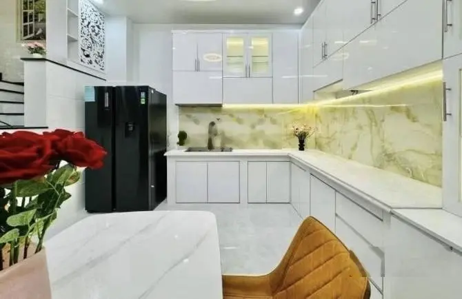 VIP! Nhà 48m2 đường Lê Quang Sung, Q6 chỉ 2tỷ420. Gần bến xe Chợ Lớn. Hẻm xe hơi. Sẵn nội thất