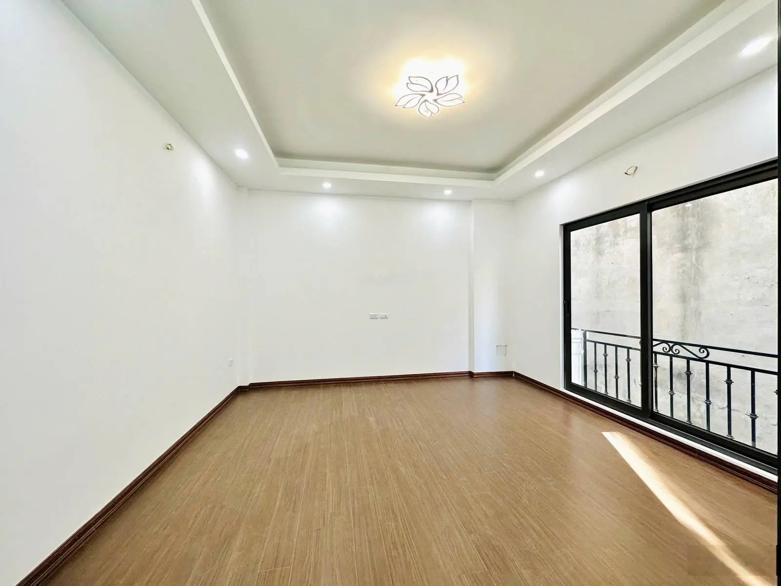 Nhà bán xây mới hiếm Định Công Hoàng Mai 32m2 5T MT 5m gần trường chợ giá rẻ sổ đỏ riêng chỉ 5.5tỷ