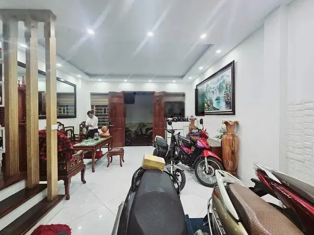 Siêu phẩm pháo đài láng -dt44m-5tầng-mt4m-9tỷ.