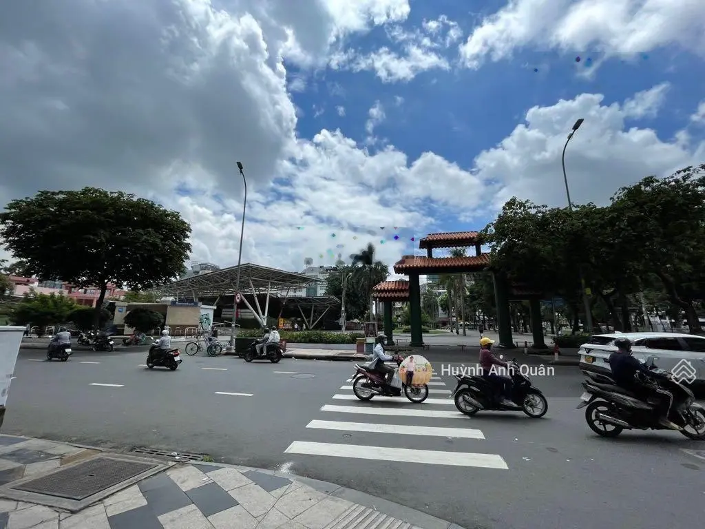 Nhà mặt tiền Đại Học Hoa Sen, Bến Thành Quận 1, 67m2, hợp đồng thuê 5000$/tháng, nhỉnh 50 tỷ.