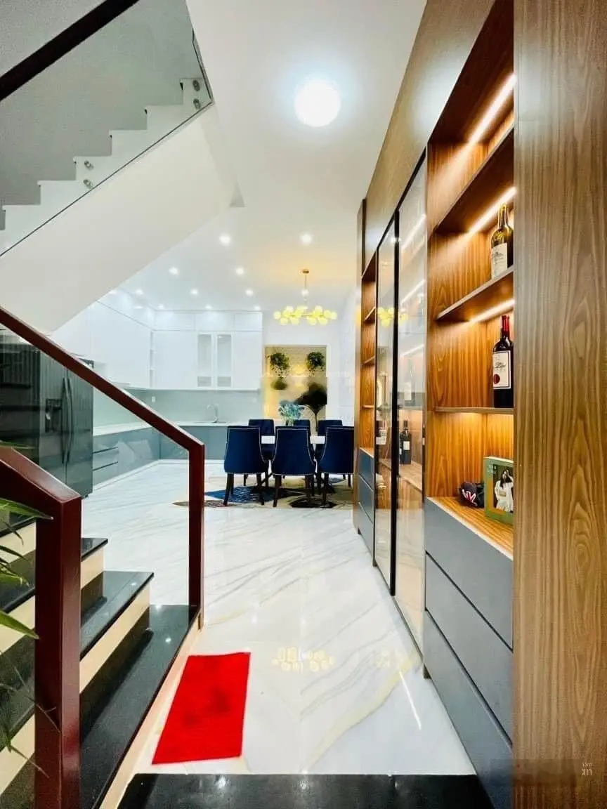 Xoay vốn bán nhanh nhà 57m2 giá 3tỷ850 triệu hẻm xe hơi đường Nguyễn Tri Phương Quận 10. Sổ sẵn