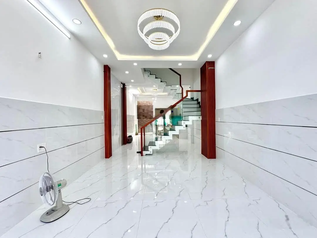 Nhà mới hẻm xe hơi, sát với Tên Lửa, vị trí đẹp về ở ngay