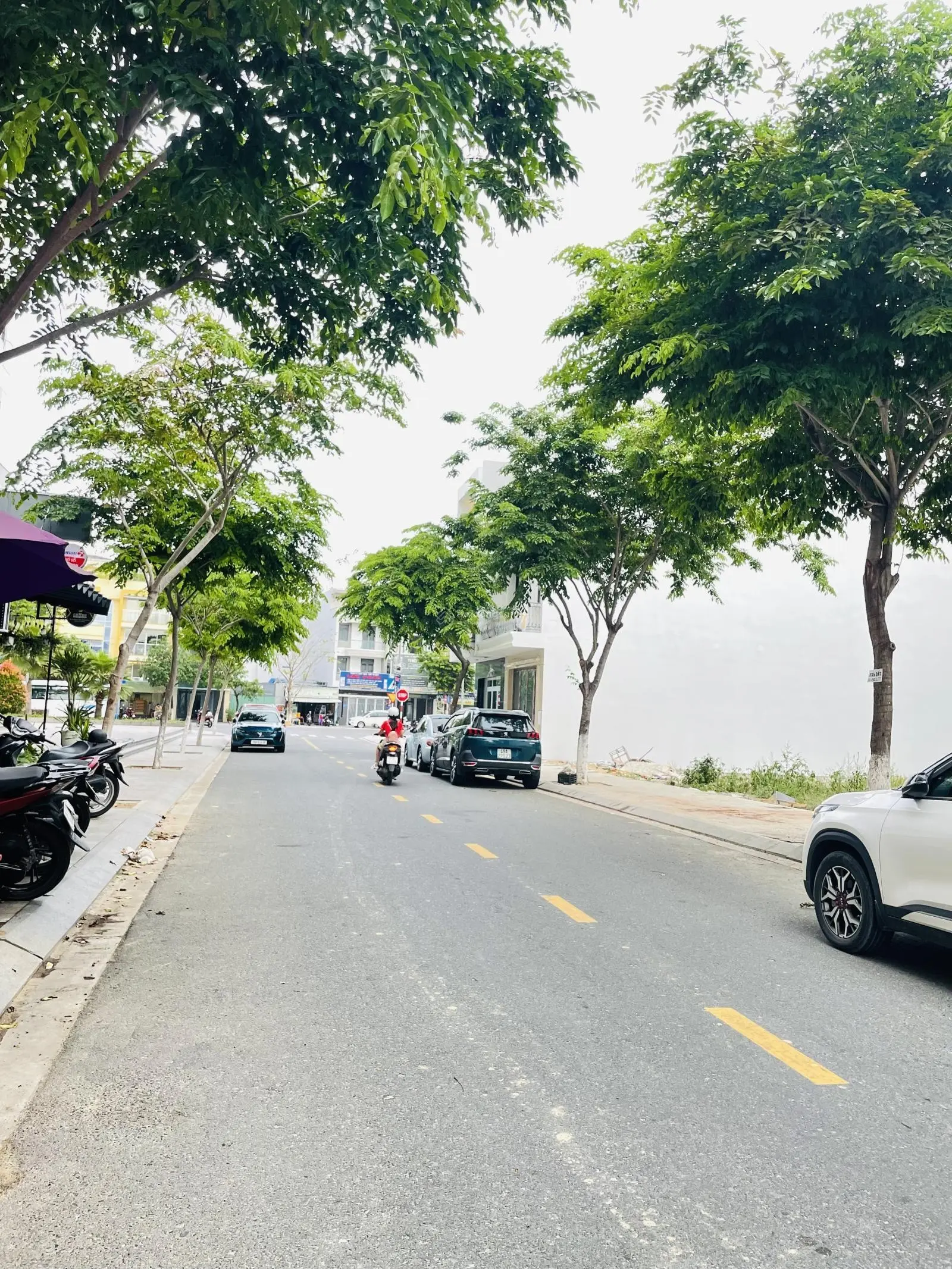 Nhà đường A2 đối diện chung cư, vị trí kinh doanh tốt
