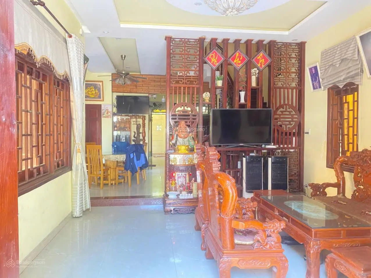 Chính chủ cần bán nhanh căn biệt thự 2 tầng có sân vườn thoáng mát để lại full nội thất (gỗ 100%)
