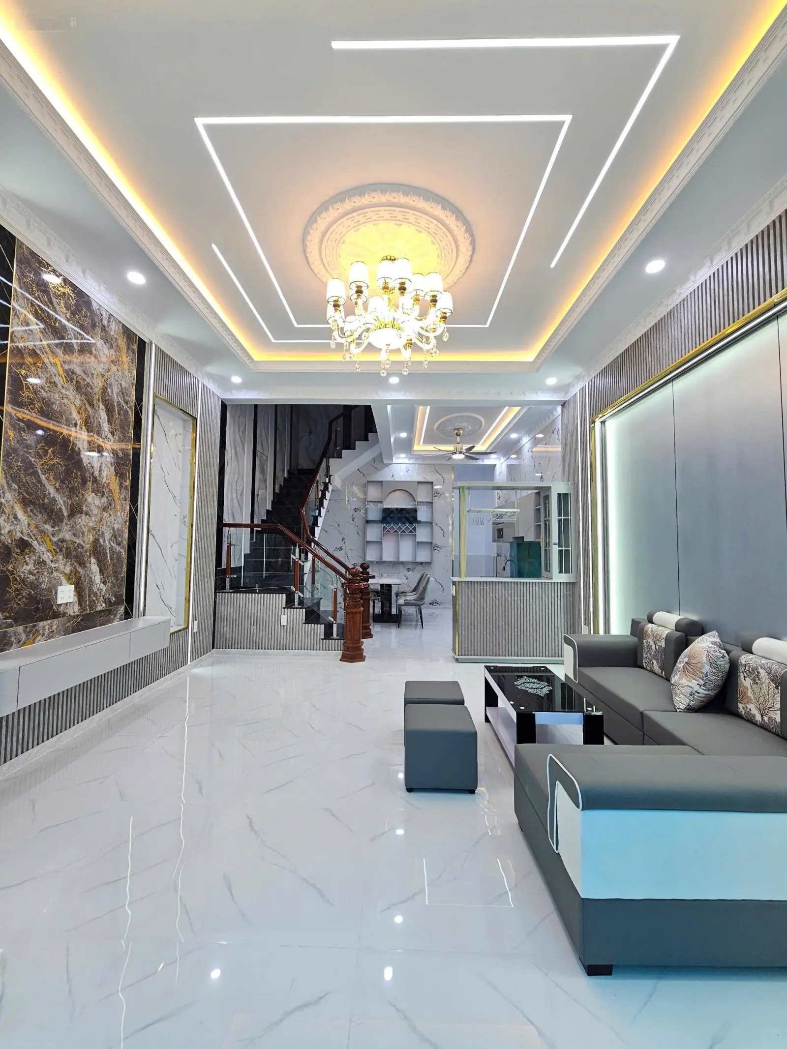 Nhà hoàn công có phòng ngủ dưới, cách DT743 300m