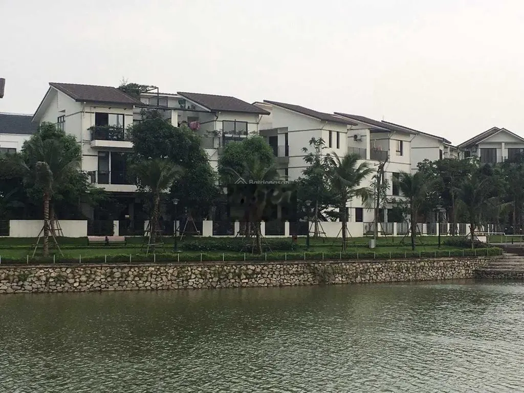 Bán gấp biệt thự 233m2 mặt hồ Vinhomes Thăng Long, hướng mát