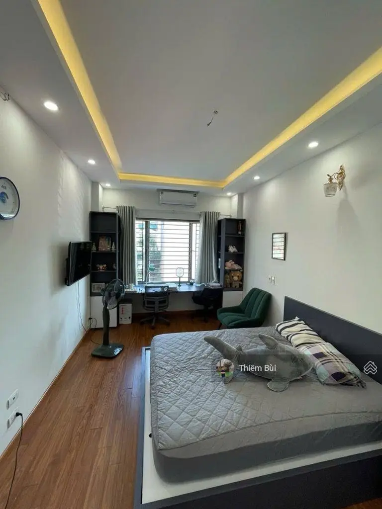 Cần bán gấp nhà dân xây Phố Trạm, ô tô đỗ gần giá chỉ 5.6 tỷ