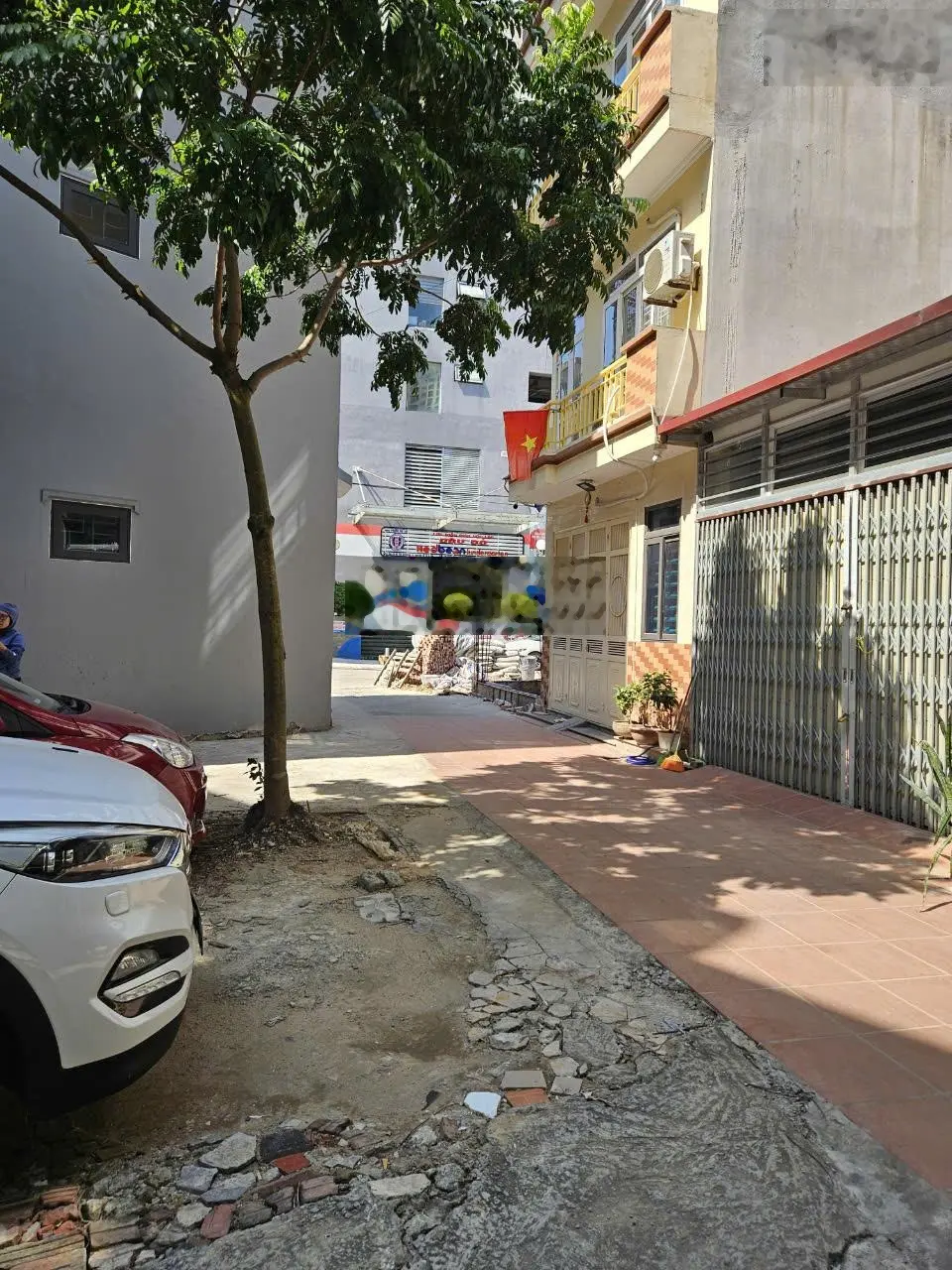 Bán lô đất siêu đẹp 51m tặng nhà cấp bốn đối diện tòa Xuân Mai Riverside - Giá 12.8 tỷ