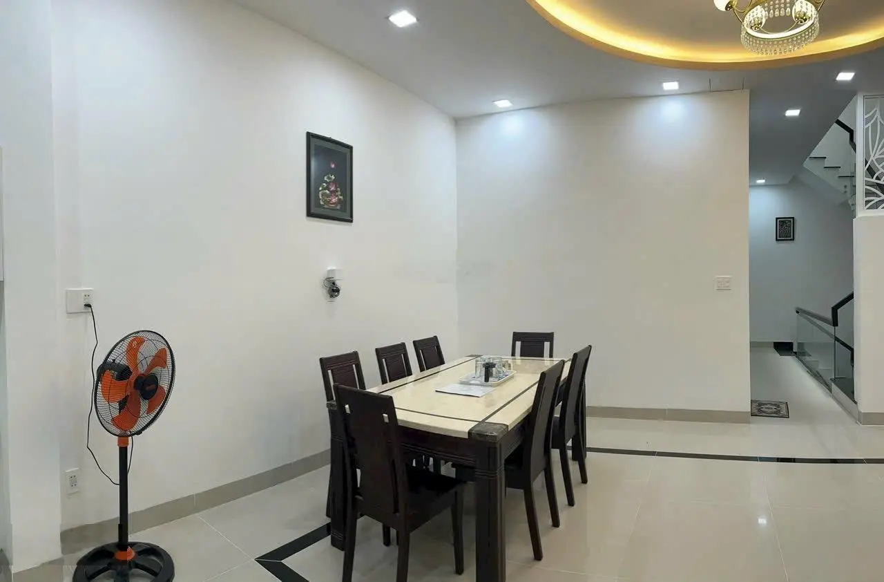 Bán 148,8m2 chỉ 16,5 tỷ nhà 4 tầng đường 2/4, Phường Vĩnh Phước, Nha Trang 0964326158