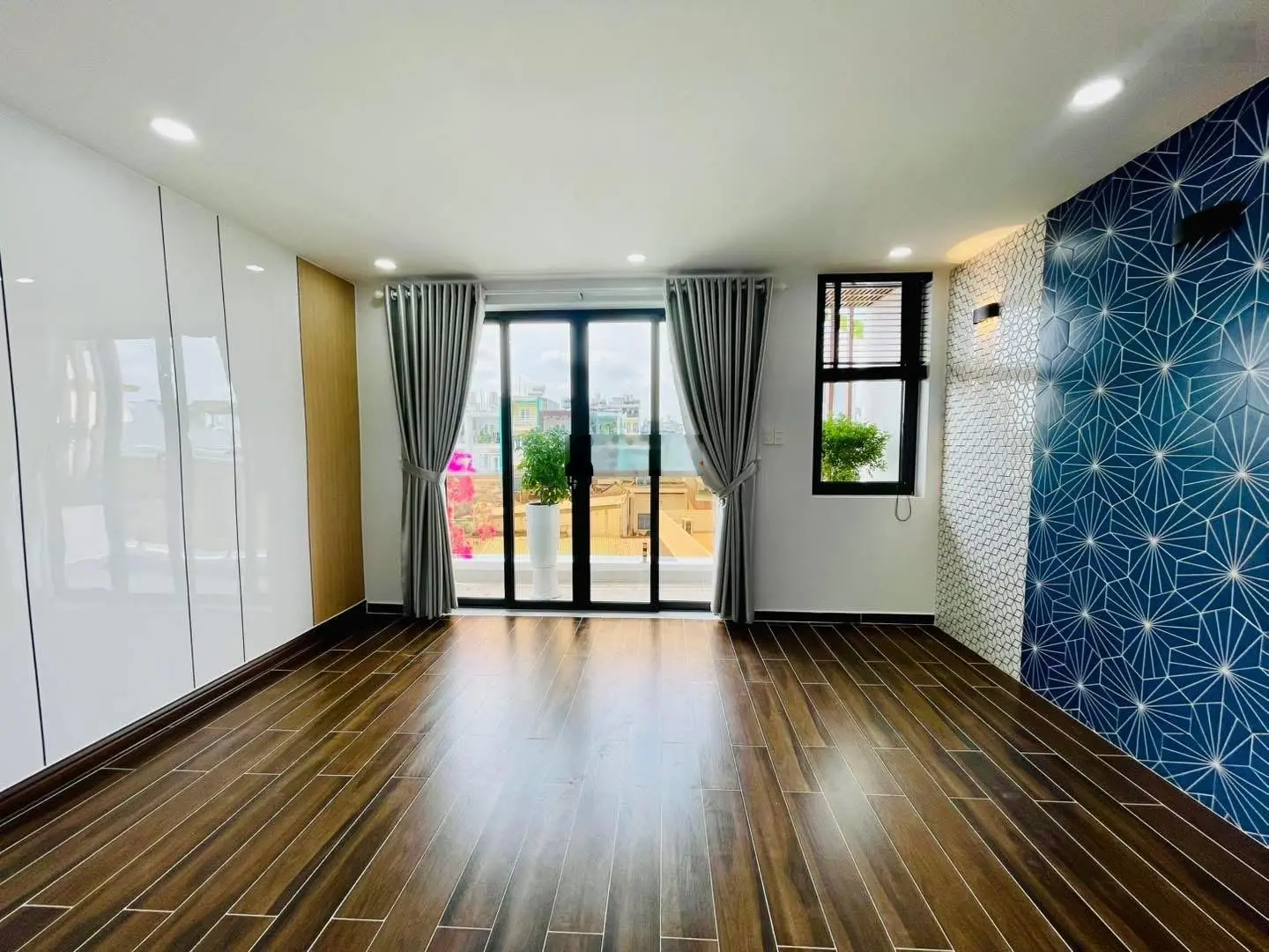 Sổ hồng trao tay, có ngay nhà đẹp - Đ. Hoàng Diệu, Quận 4. Giá: 2 Tỷ 620 / 55.2m2. Hẻm ô tô 4m