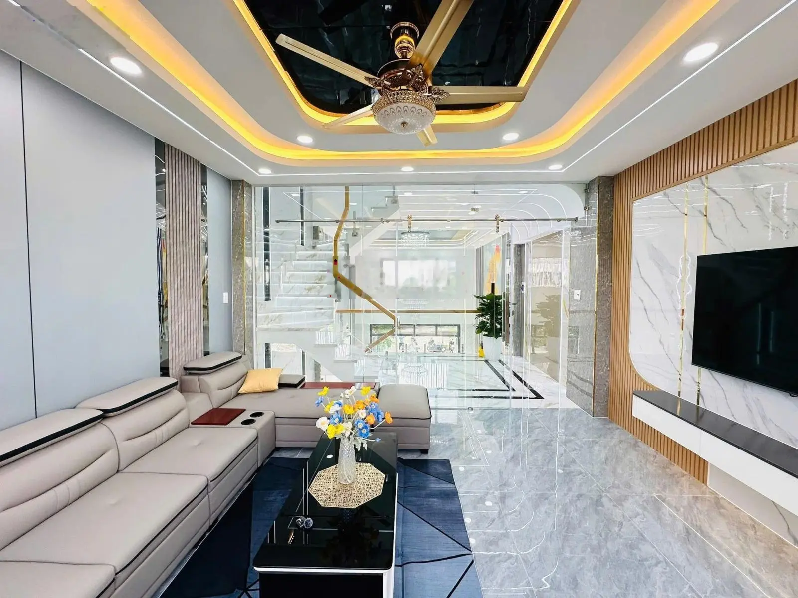 Bán nhà đẹp khu phân lô 4,5m x 14m. xây 1 lửng 3 lầu,đường nhựa 12m có vỉa hè thông lê thị riêng.