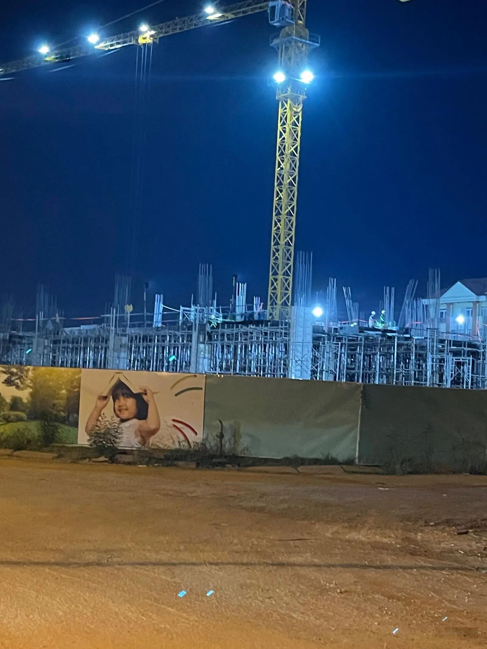 Bán lô đất góc 2 mặt tiền DT: 9x19,5m thuộc KDC Phong Phú 5, cách bến xe Q8 vào 700m