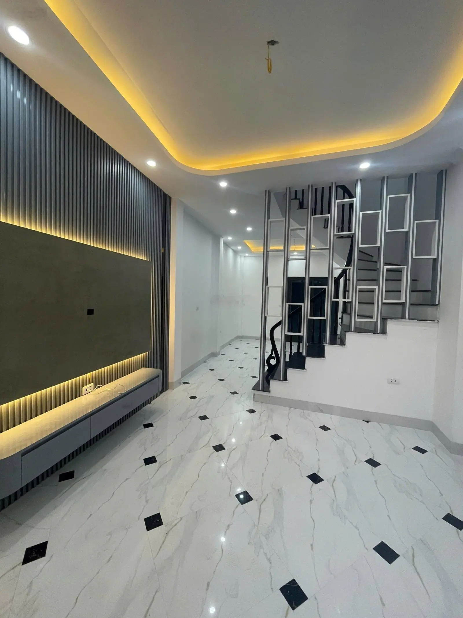 Nhà độc lập 4T*52m2 sân cổng riêng, oto đỗ cửa ngay Vành Đai 4, Đại Lộ Thăng Long L/h: 0328107368