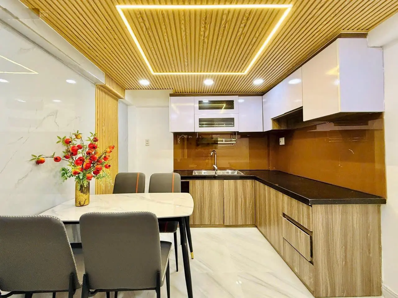 Cần bán gấp nhà ở Phan Xích Long, Phường 2, Phú Nhuận. Giá 2.35 tỷ. DT: 40m2, 2 tầng, 2 phòng ngủ.