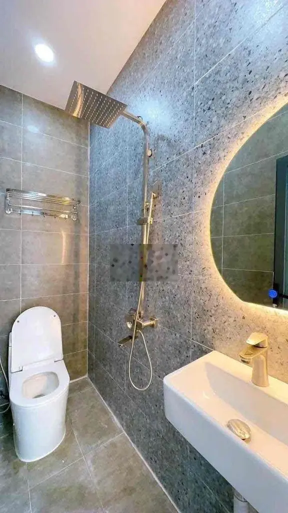 Nhà mặt tiền đường Ngô Quyền, Q.10, DT: 4.5x14m, 4 tầng, chỉ hơn 17 tỷ