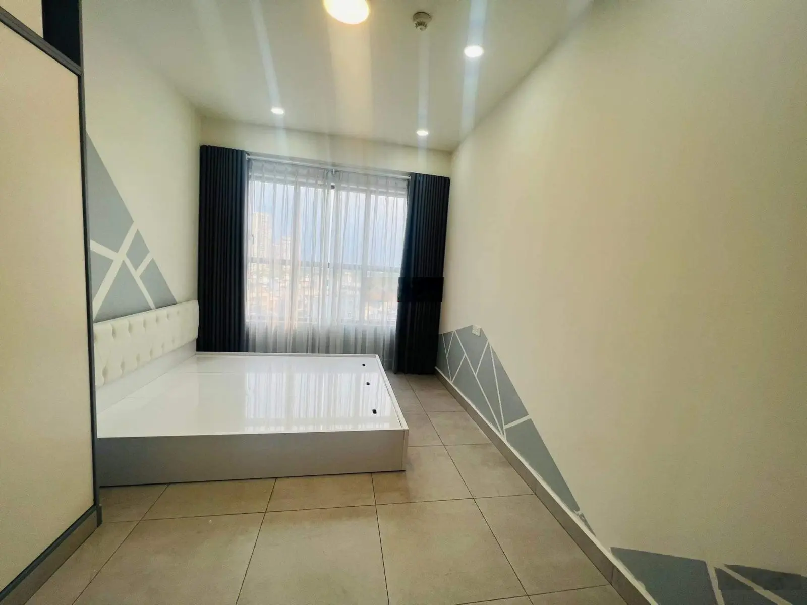 KẸT TIỀN BÁN GẤP CĂN HỘ THE SUN AVENUE QUẬN 2 79M2 2PN2NVS 2TỶ550TRIỆU