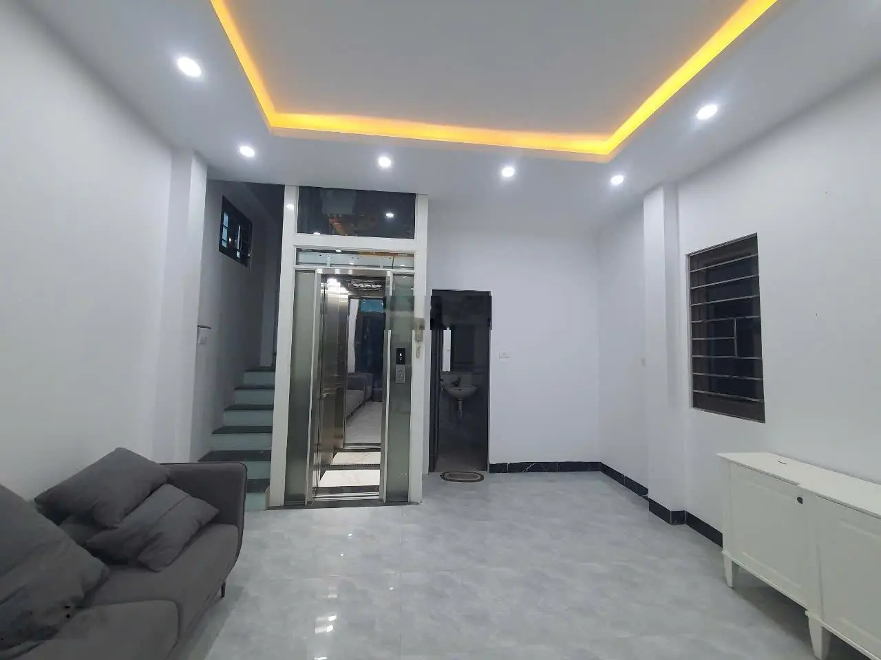 Bán gấp nhà P/Lô ôtô ngủ trong nhà Quang Trung-Hà Đông 49,7m2x5t - Thang Máy - giá chỉ hơn 8tỷ