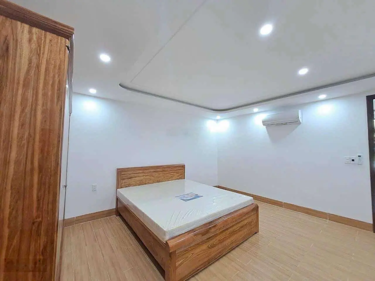 Cần bán nhà 3 tầng mới đẹp đối diện công viên mặt tiền 5m5 an nhơn gần trục phạm văn đồng