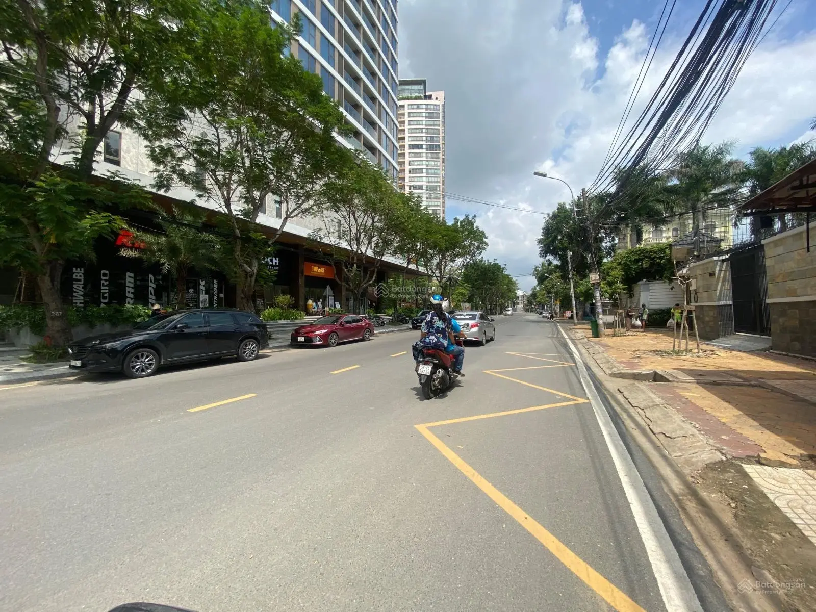 Tòa nhà hầm 8 tầng mới, MT ngay Trần Hưng Đạo, Q.1, liền kề Chợ Bến Thành, DT 8x25m