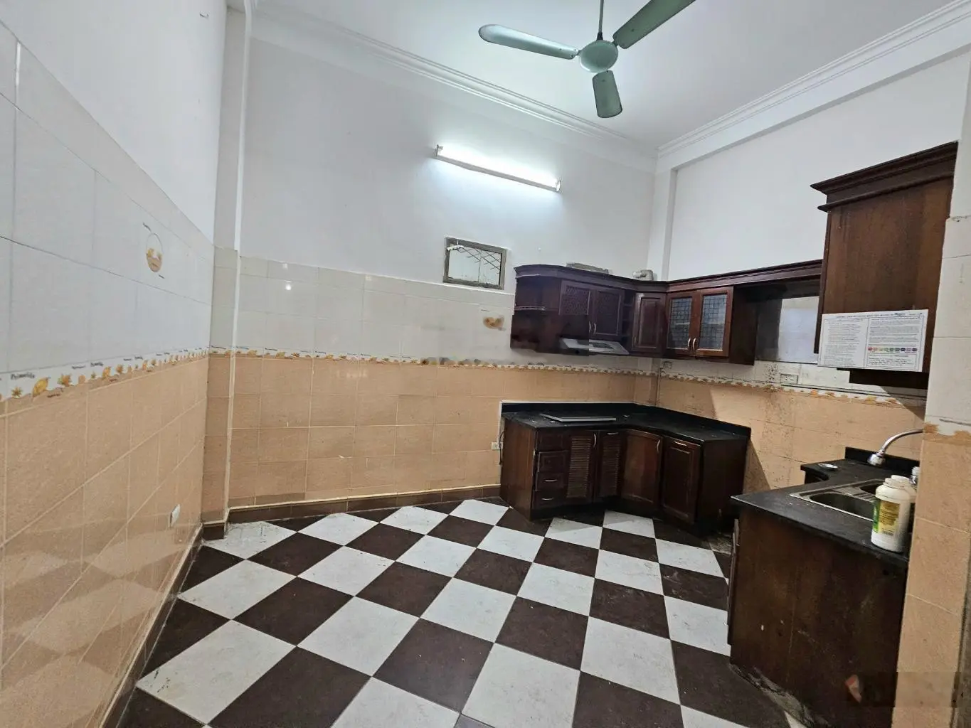Bán nhà 75m2 đường Tam Trinh. Khu vực phân lô, ngõ thông bàn cờ, rất gần phố. Ô tô đỗ cửa, vào nhà