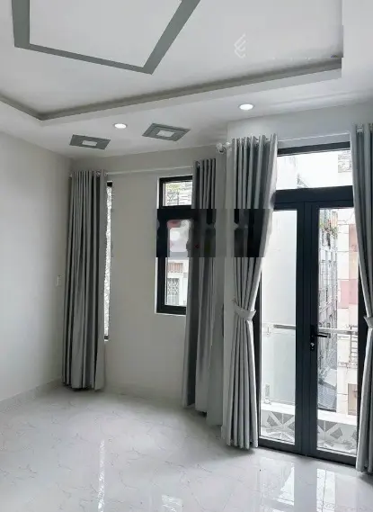 Nhà 2 lầu 4 phòng ngủ đường 6m thông thoáng - Hình chính xác 100%