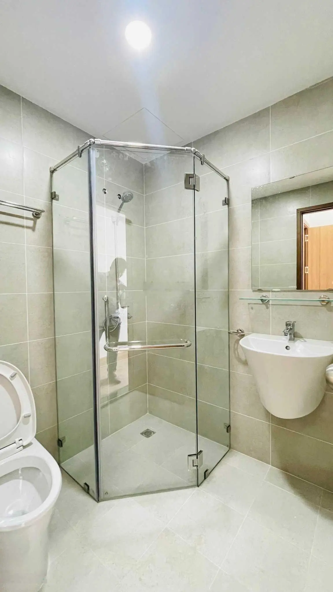 bán rẻ nhất 380 triệu có ngay căn hộ 3PN - 2WC Bcons Garden - giá chỉ 1,9 tỷ tặng nội thất