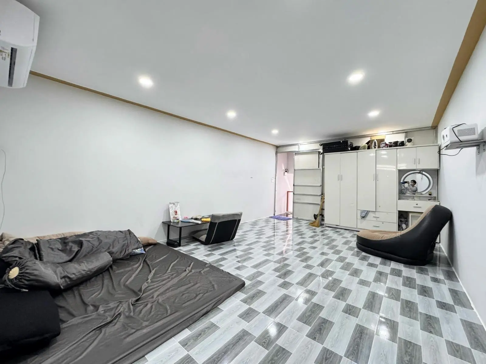 Nhà hẻm 1/ giá Tân Phú, ô tô né nhau, giá bớt lộc, SHR. LH ngay: 0906435138