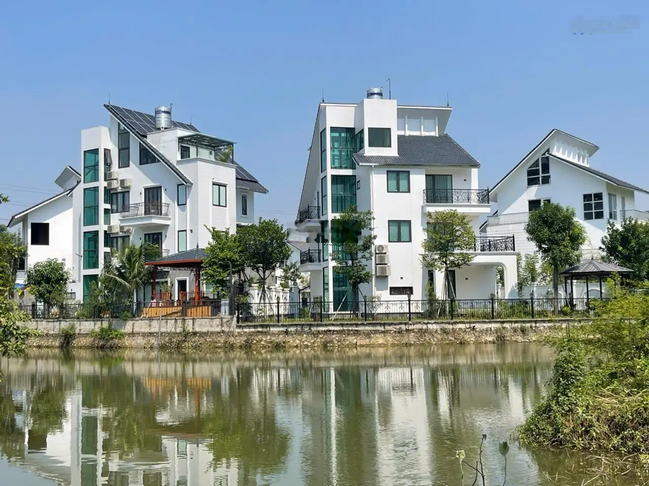 Bán BT ngôi nhà mới căn: Khu D sát hồ giá đầu tư, mời LH QLDA A Trọng: 0939 958 ***