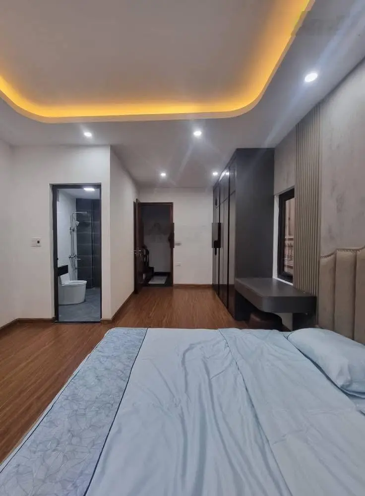 Nhà 6 tầng thang máy - ô tô đỗ cửa - đầy đủ nội thất