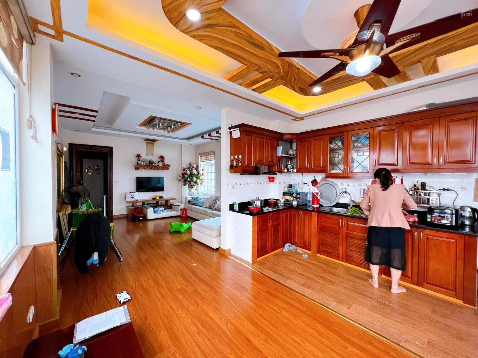 Bán nhà Hoàng Sâm, Phùng Chí Kiên, Cầu Giấy, Phân lô cấp tướng! 65m2, 7 chỗ, mặt tiền 6m, 14 tỷ