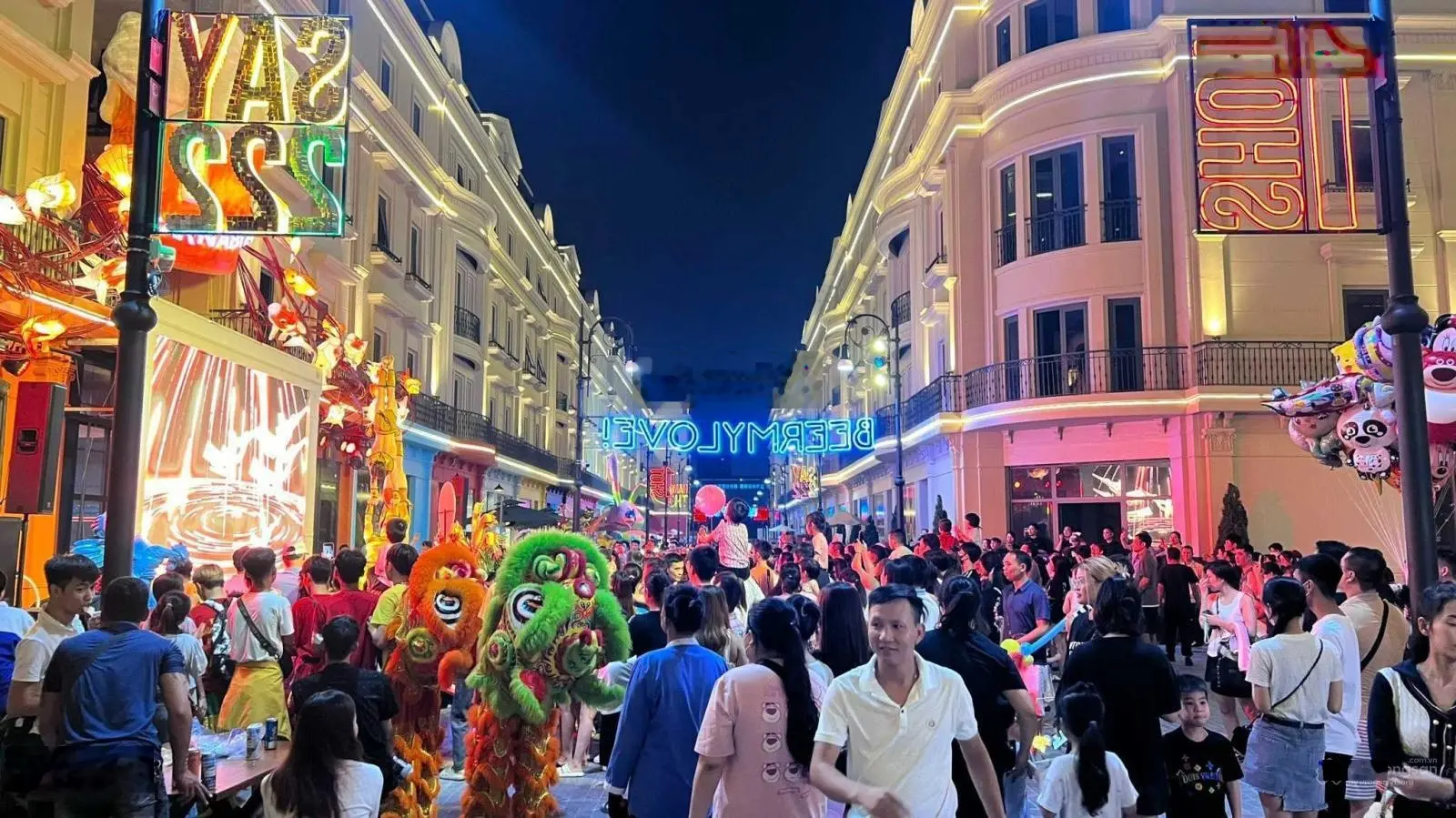 Chính chủ bán nhà mặt phố đi bộ Carnaby 214 dự án Rue de Charm 214 Nguyễn Xiển. Lh: 0963 689 ***