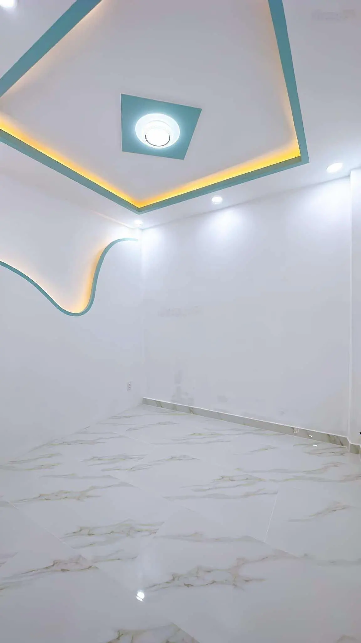 Nhà đẹp Q4 - 2 lầu đúc - 38.1m2 - 3PN - sát HXH - ko QH - chỉ 4 tỷ nhỉnh