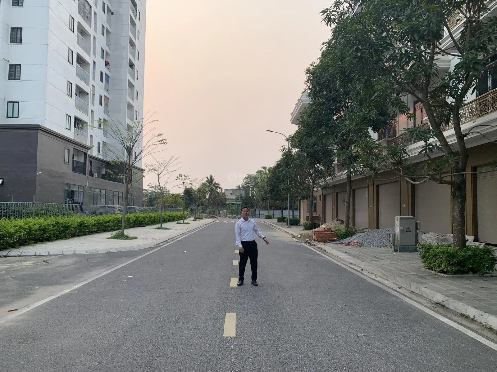 Bán nhà liền kề đối diện 3 tòa chung cư kinh doanh cực tốt 0912376456